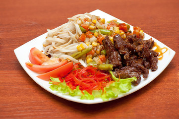chinese noodles with roasted meat and vegetables
