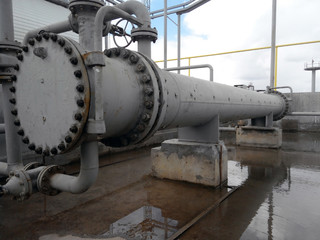 Heat exchangers for heating of oil