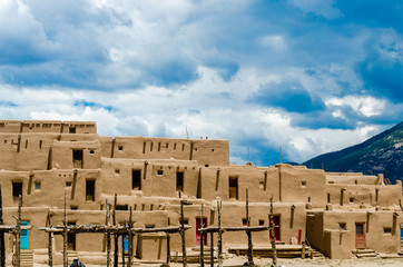 Naklejka premium Historyczna wioska Taos Pueblo,