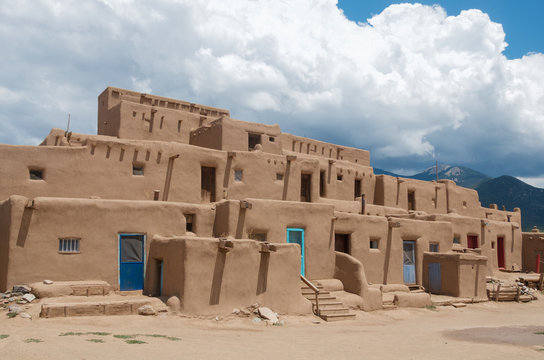 Stonehouse Collection Weihnachtskarten Western-Style – 18 Karten Mit Umschlägen – Taos Pueblo New Mexico Motiv