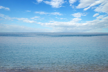 Obraz premium Beautiful sky and blue sea