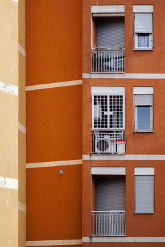 Fassade in Rom eines typischen s&uuml;dl&auml;ndischen Geb&auml;udes