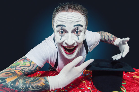 Clown macht ein Angebot