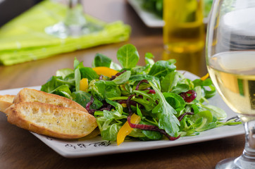 Salad with arugula and peppers