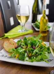 Salad with arugula and peppers