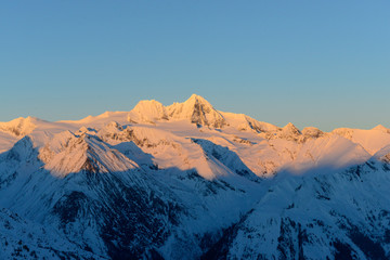 Die letzten Sonnenstrahlen berühren Österreichs höchsten Berg