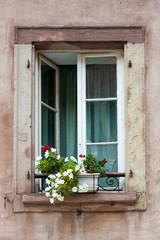 Fototapeta na wymiar Old house window with flowers