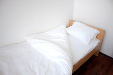 Fototapeta na wymiar Single bed