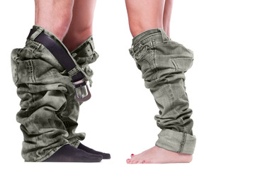 ein Paar mit runter gelassenen Hosen 