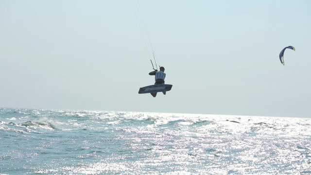 Man trains Kitesurfing And loses Control