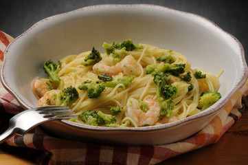 Llagostí Melicertus kerathurus Mazzancolle y broccoli Penaeus kerathurus Crevette caramote Melicertus kerathurus Lagostino mediterráneo ಇಟ್ಯಾಲಿಯನ್‌ ಪಾಕಪದ್ಧತಿ Kuchnia włoska Итальянская кухня