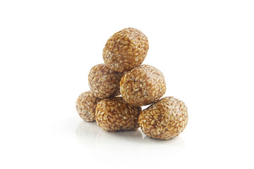 Indian sweet Sesame rullede balls
