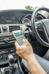 man use telephone while driving car