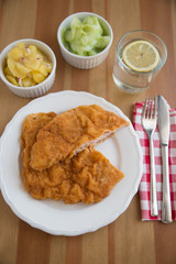 Wiener Schnitzel mit Salat 