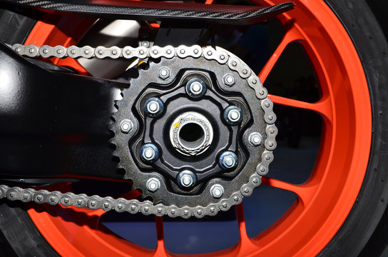 Motorcycle chain with wheel