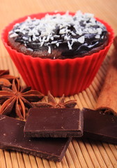 Muffins with desiccated coconut, chocolate, anise and cinnamon