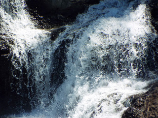 Obraz premium Background of a Waterfall Detail Splashing Over Rocks