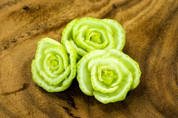 Carved flowers green vegetables, used to decorate food.