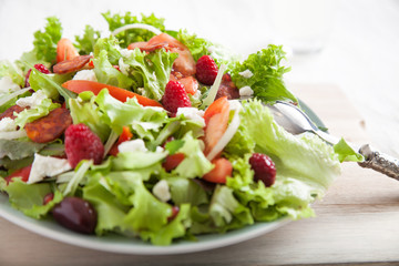 Appetitlicher Frühlingssalat 