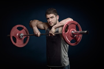 Obraz na płótnie Canvas athletic young man lifting weights