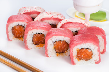 preparation of land, the process of pouring the sauce on the sal