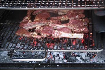 Fotobehang Lamskoteletten op barbecue © katinkakrijgsman