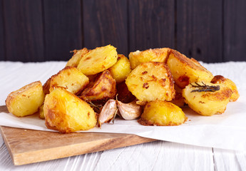 Perfect roasted potatoes with spices and herbs