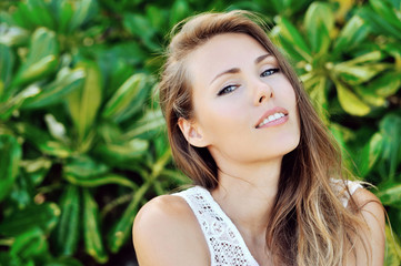 Naklejka premium Natural beautiful woman. Closeup of a beautiful girl face