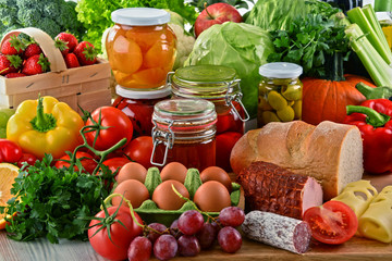 Composition with variety of organic food