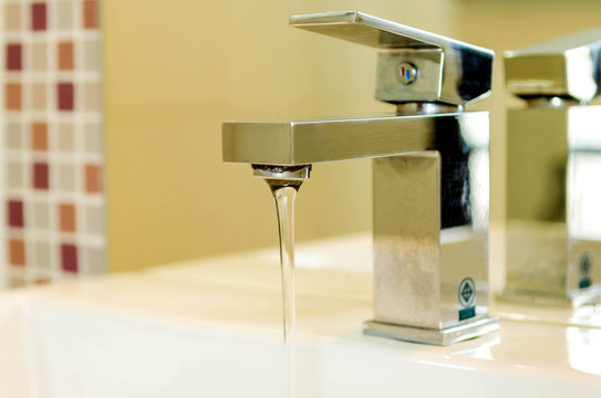 water flow from faucet