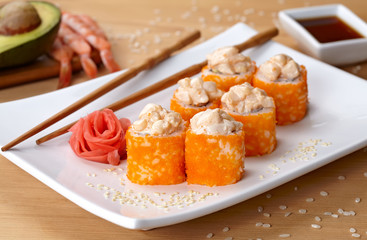 California deluxe sushi roll with tobiko caviar and spice