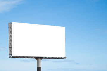 Obraz premium Blank billboard with blue sky