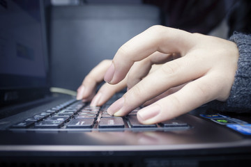 Fototapeta na wymiar woman working on computer