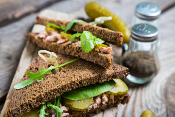 Sandwich with tuna and pickled cucumber