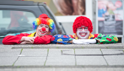 clowns zum straßenumzug