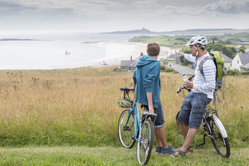 Obraz premium Father and son at the beach