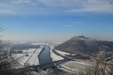 Obraz premium Die Porta Westfalica im Winter