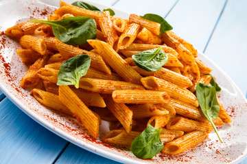 Penne, tomato sauce and vegetables 