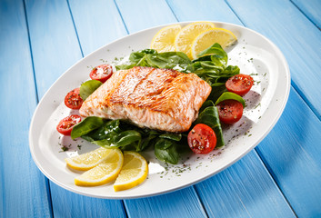 Grilled salmon and vegetables 