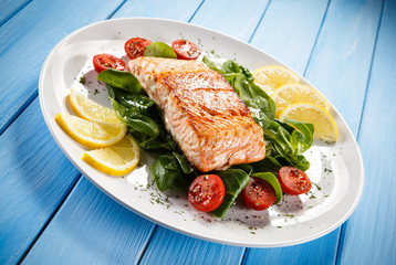 Grilled salmon and vegetables 