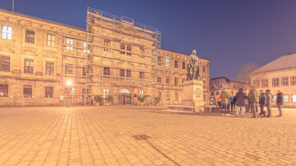 Schlossplatz Erlangen und Touristen, Panorama