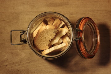 open rusk jar