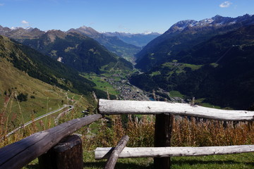 Fototapeta na wymiar Blick vom Gotthardpass auf Airolo im Valle Leventina