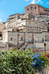 Obraz premium Buildings and flowers at Sassi di Matera