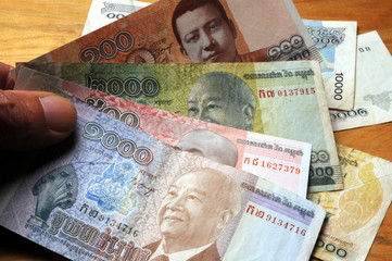 រៀល Cambodian riel ريال كمبودي Riel cambogiano...