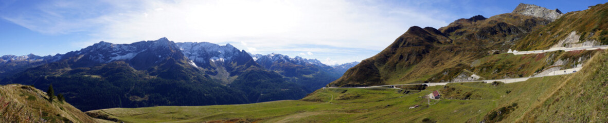 Blick vom Gotthardpassins Valle Leventina