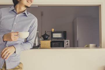 カウンターキッチン,コーヒータイム,日本人男性