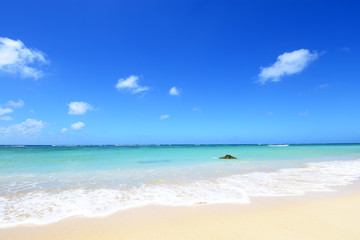Fototapeta na wymiar 沖縄のさわやかな空と海