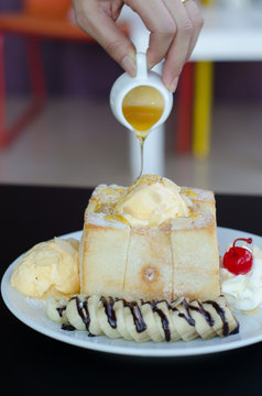 Shibuya Honey Toast With Ice Cream