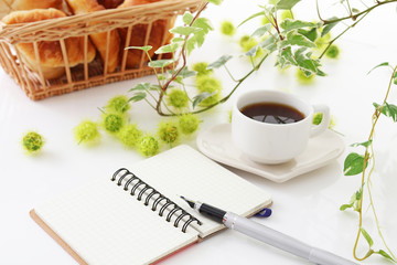 おいしそうなコーヒーとパン